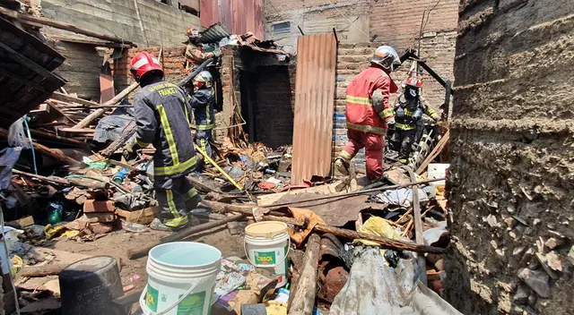El fuego consumió el interior de una vivienda en El Agustino