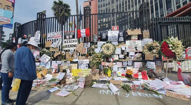 Realizan altar para jóvenes fallecidos en marcha nacional.
