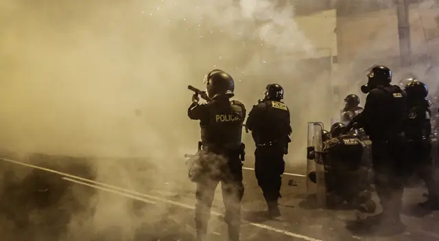 Artículo sobre el accionar de la PNP en la marcha nacional en contra del Golpe de Estado | Foto: GLR Artículo sobre el accionar de la PNP en la marcha nacional en contra del Golpe de Estado | Foto: GLR