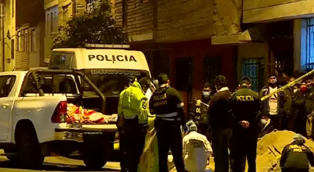 Dos trabajadores de la empresa de transportes El Chino fueron asesinados en la puerta de su casa. Dos trabajadores de la empresa de transportes El Chino fueron asesinados en la puerta de su casa.