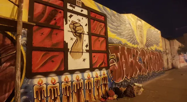 Artistas urbanos realizaron mural en memoria de fallecidos en marcha.