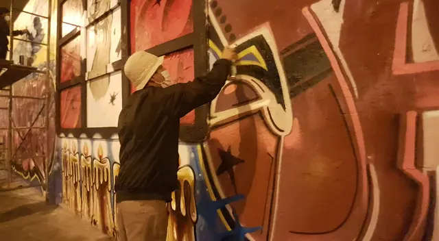Artistas urbanos realizaron mural en memoria de fallecidos en marcha.