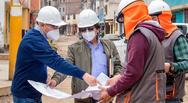 Instalan cámaras para fortalecer la seguridad ciudadana en todo el distrito.