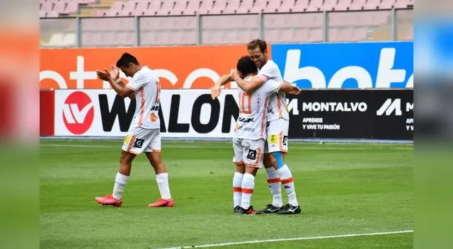 Felicitaciones de los compañeros de Mauricio Montes por el gol marcado a Cusco FC. Felicitaciones de los compañeros de Mauricio Montes por el gol marcado a Cusco FC.