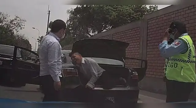 Hombre estuvo más de una hora y media atrapado en maletera