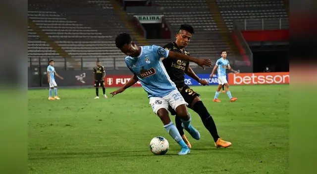 Universitario y Cristal empataron 2 a 2  en el Nacional por la séptima fecha.