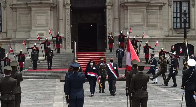 Francisco Sagsati jefe supremo de la PNP y Fuerzas Armadas.