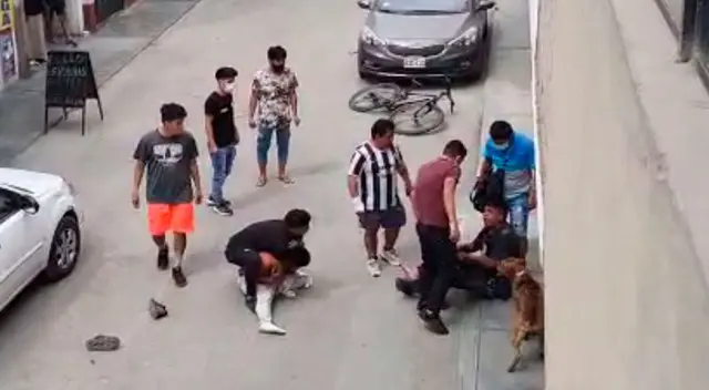 Vecinos casi linchan a dos delincuentes Vecinos casi linchan a dos delincuentes