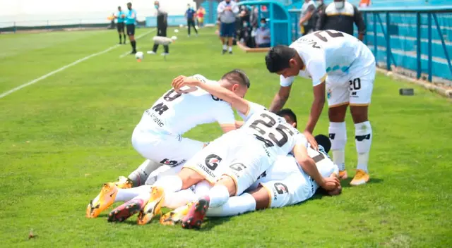 Jean Deza hizo gesto obsceno. Jean Deza hizo gesto obsceno.