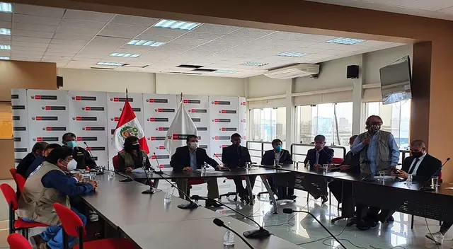 Los familiares de Inti Sotelo y Bryan Pintado se reunieron con el ministro del Interior. Los familiares de Inti Sotelo y Bryan Pintado se reunieron con el ministro del Interior.