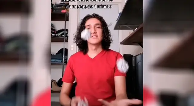 Joven enseña la manera más sencilla de hacer malabares con tres pelotas Joven enseña la manera más sencilla de hacer malabares con tres pelotas