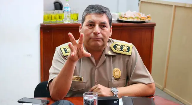 César Cervantes Cárdenas es nombrado como comandante General de la PNP César Cervantes Cárdenas es nombrado como comandante General de la PNP