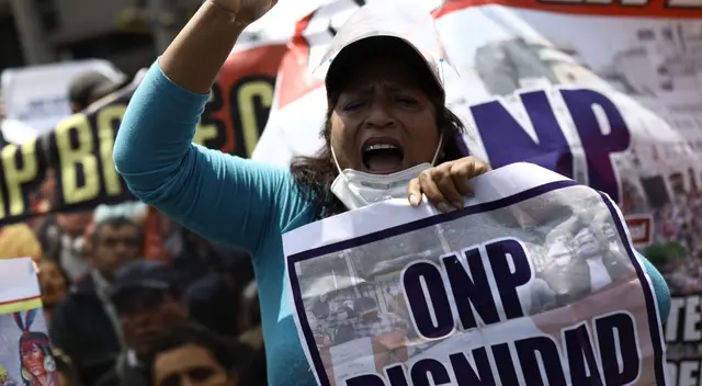 Manifestantes del Sutep y CGTP protestan en los exteriores del Congreso. Manifestantes del Sutep y CGTP protestan en los exteriores del Congreso.