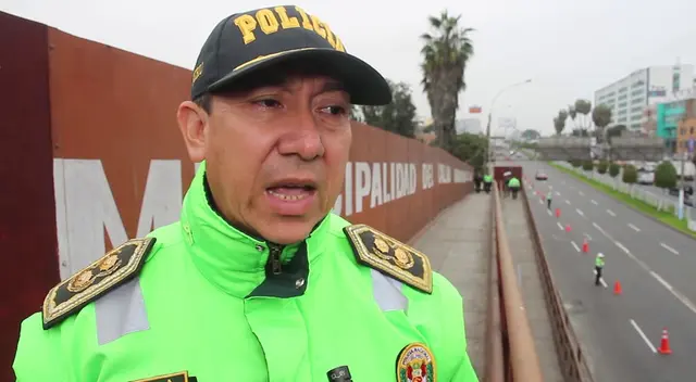 El teniente general de la PNP, Jorge Lam, presenta su renuncia irrevocable ante el presidente Francisco Sagasti.