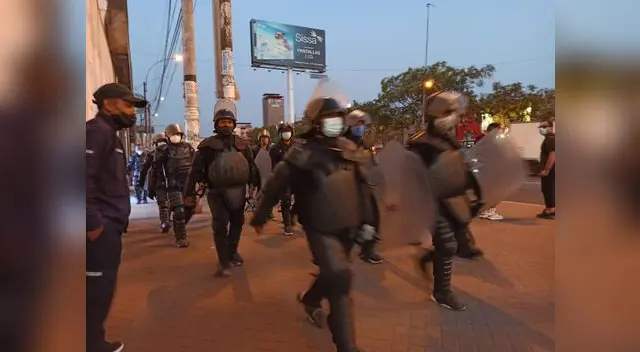 Fiscalizadores resultaron heridos en enfrentamiento con ambulantes Fiscalizadores resultaron heridos en enfrentamiento con ambulantes