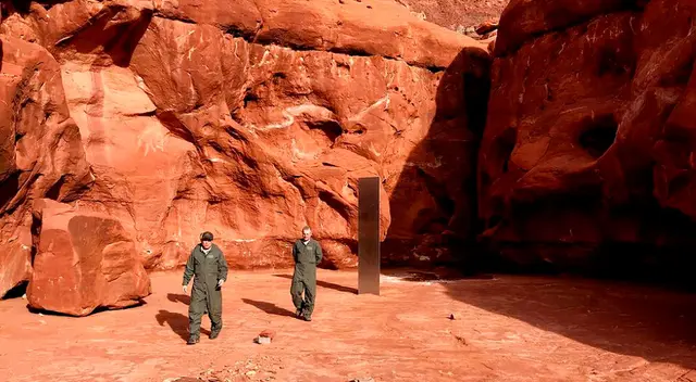 Un misterioso monolito de metal apareció en el desierto de Utah.
