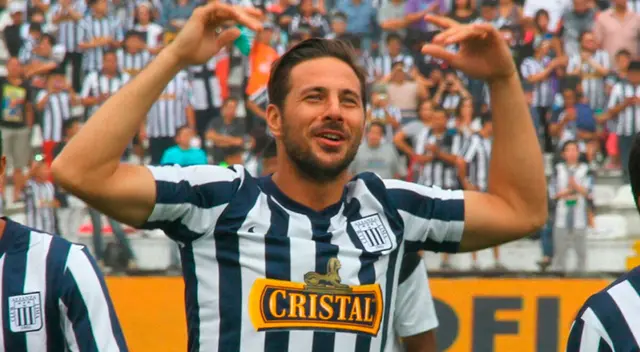 Claudio Pizarro jugó en Alianza Lima en 1999. Claudio Pizarro jugó en Alianza Lima en 1999.