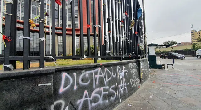 Destruyen altar de héroes del Bicentenario. Destruyen altar de héroes del Bicentenario.