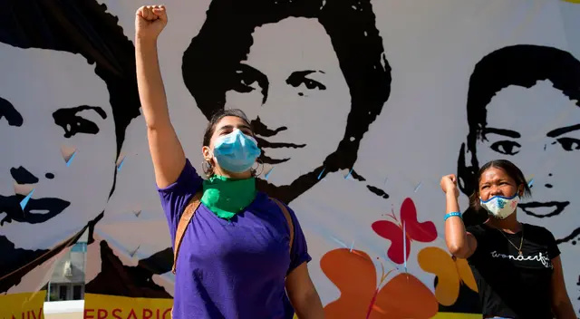 ¿A dónde llamar para pedir ayuda y denunciar a un agresor? Te contamos todos los detalles que debes saber al ser víctima de violencia física o psicológica. ¿A dónde llamar para pedir ayuda y denunciar a un agresor? Te contamos todos los detalles que debes saber al ser víctima de violencia física o psicológica.