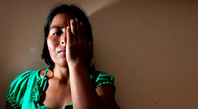 Hoy se conmemora el Día Internacional de la Eliminación de la Violencia Contra la Mujer y te mostramos los números telefónicos para hacer tu denuncia rápida durante la pandemia o pedir ayuda durante una agresión. Hoy se conmemora el Día Internacional de la Eliminación de la Violencia Contra la Mujer y te mostramos los números telefónicos para hacer tu denuncia rápida durante la pandemia o pedir ayuda durante una agresión.