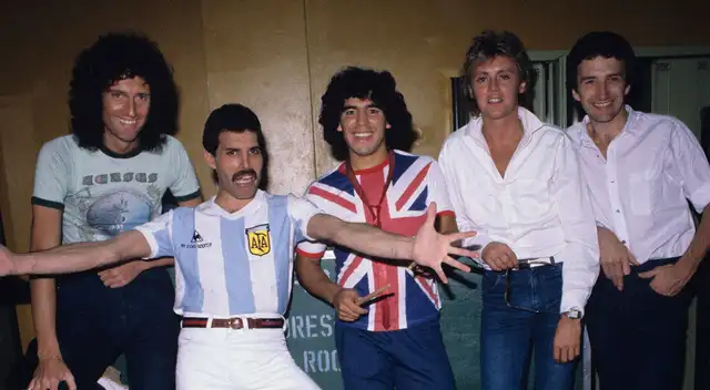 Diego Armando Maradona: El día que el astro del fútbol estuvo junto a Queen en su concierto en Argentina y todos los asistentes se alborotaron.