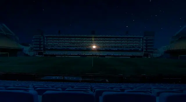 En caso del estadio de La Bombonera sólo quedó prendido un foquito alumbrando el histórico palco del Pelusa.