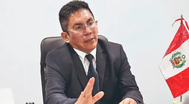 El presidente del Jurado Electoral Especial (JEE) recalcó que todas las fórmulas presidenciales deben cumplir con la Constitución y las normas legales. El presidente del Jurado Electoral Especial (JEE) recalcó que todas las fórmulas presidenciales deben cumplir con la Constitución y las normas legales.