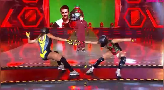 Alejandra Baigorria sintió un fuerte dolor en la mano tras luchar contra Ducelia Echevarría en EEG, y tuvo que abandonar la competencia. Alejandra Baigorria sintió un fuerte dolor en la mano tras luchar contra Ducelia Echevarría en EEG, y tuvo que abandonar la competencia.