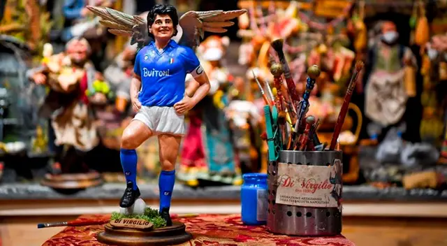 “Siempre hemos producido estatuas de Maradona para el Belén de Navidad, ahora hay muchas más peticiones”, indicó el artesano. “Siempre hemos producido estatuas de Maradona para el Belén de Navidad, ahora hay muchas más peticiones”, indicó el artesano.