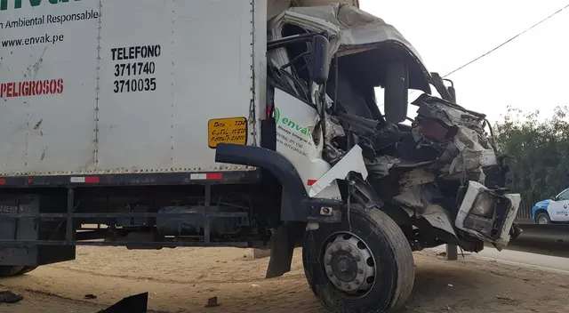 Choque de vehículos en SJL. Choque de vehículos en SJL.