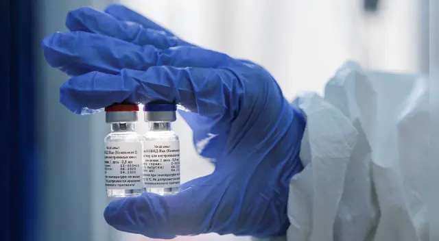 Vacuna rusa Sputnik V contra la COVID-19 tiene una eficacia de más del 95 %, según RDIF.