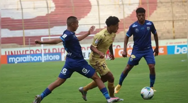 Carlos Stein empató con  UTC  y se quedan en Primera.