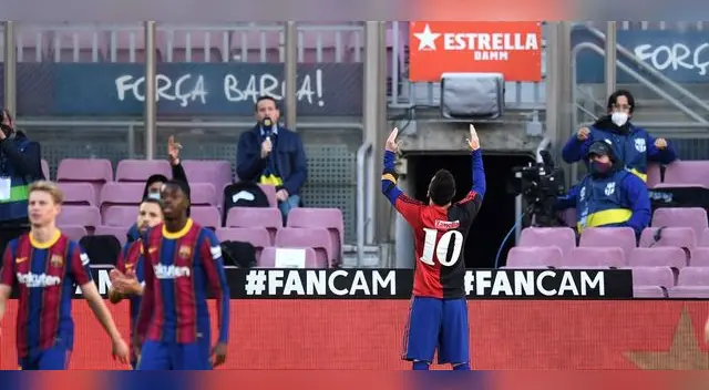 Lionel Messi dedica gol a Maradona con celebración especial.