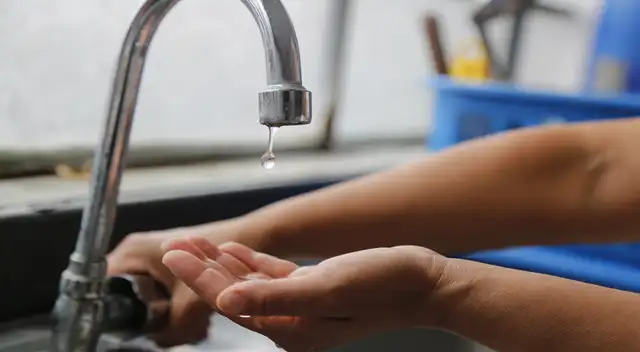 El corte de agua por deudas no será aplicado a quienes sean beneficiados con el subsidio focalizado.