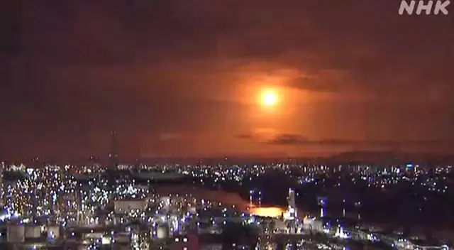Las cámaras de video de la cadena NHK grabaron el recorrido de la “bola de fuego”. Las cámaras de video de la cadena NHK grabaron el recorrido de la “bola de fuego”.