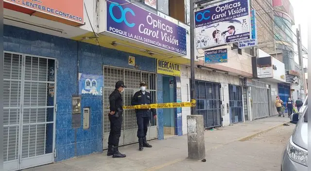 Delincuentes asaltan galería en Comas Delincuentes asaltan galería en Comas