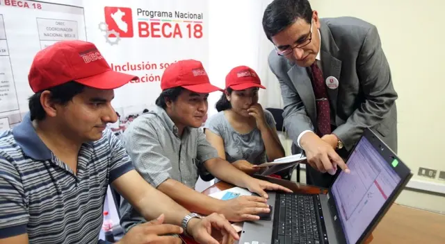 El concurso de Beca 18 va dirigido a escolares del 5 grado de secundaria y egresados del colegio con alto rendimiento académico y escasos recursos económicos. El concurso de Beca 18 va dirigido a escolares del 5 grado de secundaria y egresados del colegio con alto rendimiento académico y escasos recursos económicos.