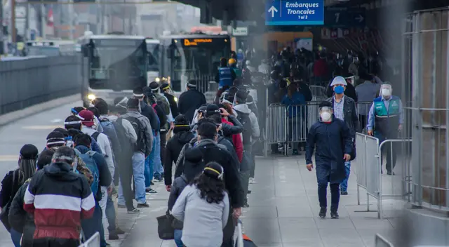 La medida de ATU tiene la finalidad de reducir las aglomeraciones y colas en el transporte público.