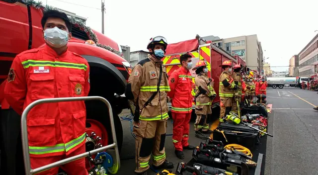 A través del operativo 'Navidad Segura' los hombres de rojo anunciaron la campaña en conjunto con la Municipalidad Metropolitana de Lima. A través del operativo 'Navidad Segura' los hombres de rojo anunciaron la campaña en conjunto con la Municipalidad Metropolitana de Lima.