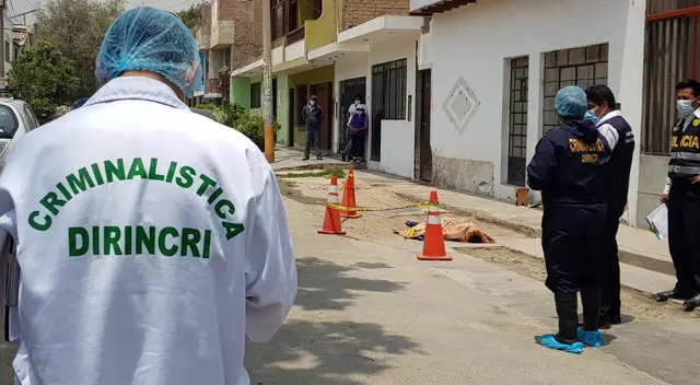 La Policía de Criminalística llegó al lugar de los hechos donde asesinaron a Javier Rojas Gonzáles.
