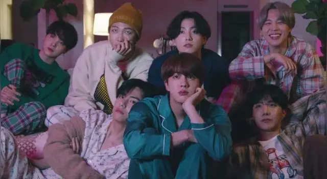 BTS no solo volvió a coronarse en la lista de los Billboard Hot 100, sino que “Dynamite” se mantiene en el tercer lugar a tres meses de su lanzamiento.