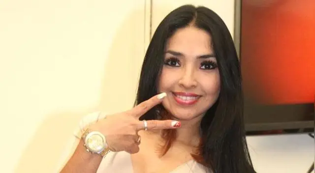 La bailarina Azucena del Río tenía 30 años de relación en total con su expareja, contando su noviazgo, cuando se enteró que él la engañaba. La bailarina Azucena del Río tenía 30 años de relación en total con su expareja, contando su noviazgo, cuando se enteró que él la engañaba.