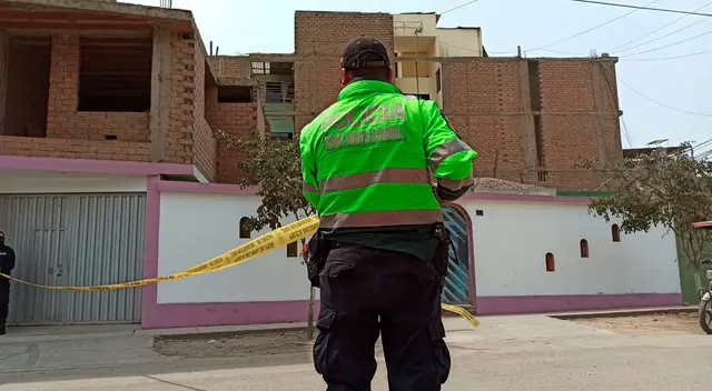 Cámaras de seguridad captaron el momento en el que un sujeto le dispara luego de trepar por su ventana.
