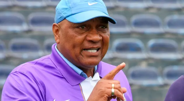 Pide que se vayan dirigentes y jugadores que causaron esta tragedia. Le pega a Ahmed y dice que nunca fue en su país.