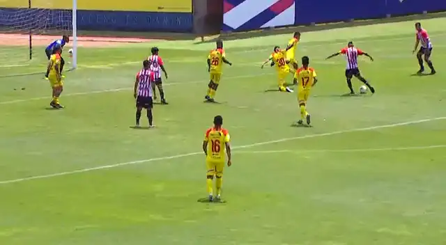 Peculiar imagen de la Liga 2 se viralizó en las redes sociales. Peculiar imagen de la Liga 2 se viralizó en las redes sociales.