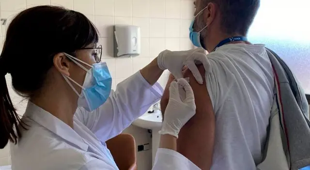 Minsa asegura que ninguna vacuna contra el COVID-19 daña el ADN Minsa asegura que ninguna vacuna contra el COVID-19 daña el ADN