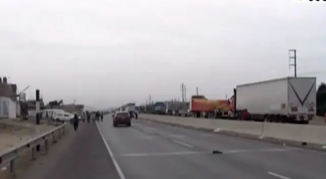 Bloqueo de carretera en La Libertad.