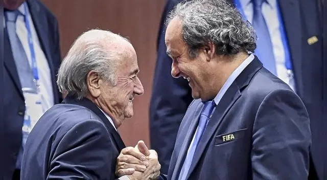 Blatter junto a Platini. Blatter junto a Platini.