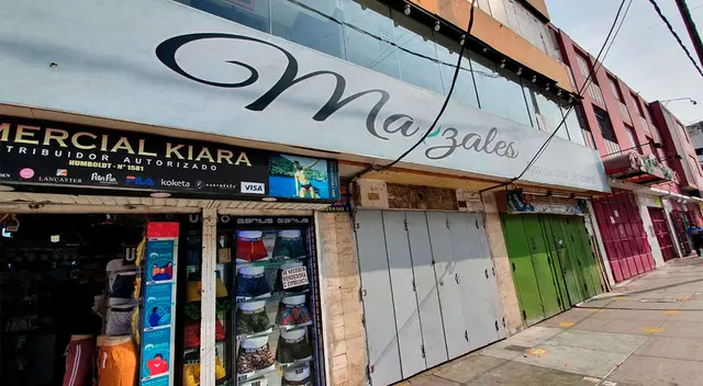 Niños y mujeres fueron rescatados por trabajadores al quedar atrapados en el tercer piso, luego de que delincuentes lanzaran bombas lacrimógenas. Niños y mujeres fueron rescatados por trabajadores al quedar atrapados en el tercer piso, luego de que delincuentes lanzaran bombas lacrimógenas.