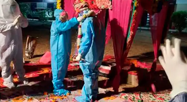Después de la boda, la novia fue admitida en el centro de atención COVID junto con su madre.